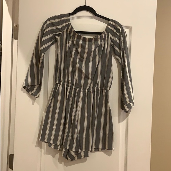 Design Lab Lord & Taylor Gray & White Romper - Picture 1 of 3